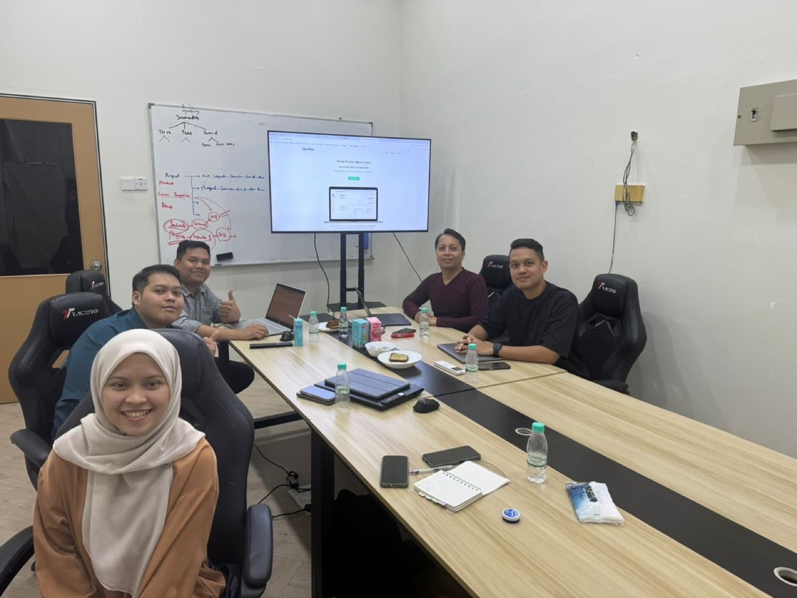 EjenPlus team with client